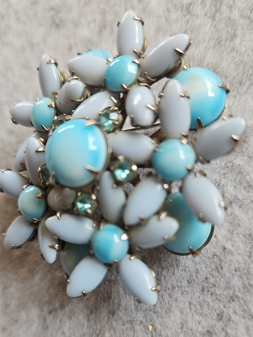 Vintage pale blue Gray marbleized Stones floral Spray brooch Gold Tone Prong - Picture 8 of 8